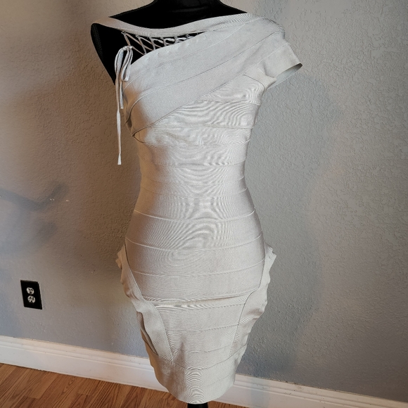 Banded  Dress - Picture 4 of 6